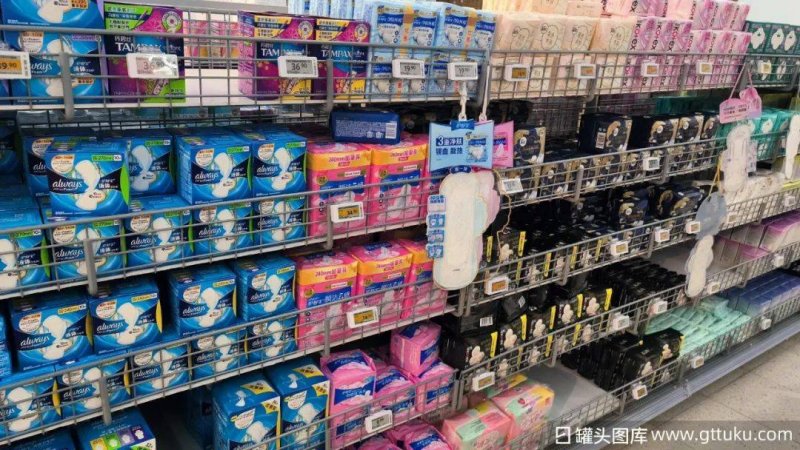 设计师品牌Uma Wang与Totemist联名口红套壳